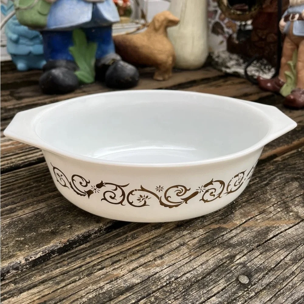 Pyrex Empire Scroll 043 Oval Casserole Dish Glass 1.5 Quart Vintage 60s 1961